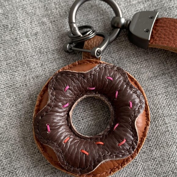 handmade leather keychain - Picture 2 of 4